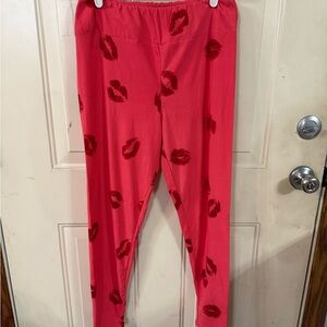 LuLaRoe Women’s Curvy Leggings in Pink with Red Lip Pattern